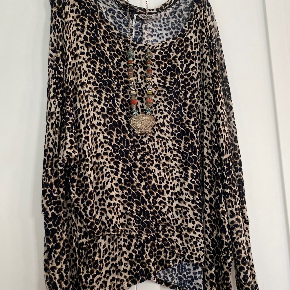 BOUTIQUE LEOPARD QUALITY LIGHTWEIGHT KNIT TOP XL XXL NWOT O/S